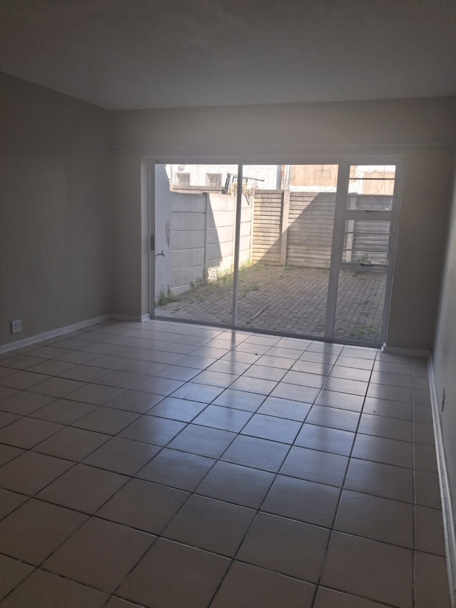 To Let 2 Bedroom Property for Rent in Cambridge West Eastern Cape